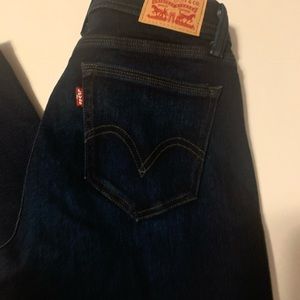 Curvy boot cut jeans in excellent condition Levi Strauss